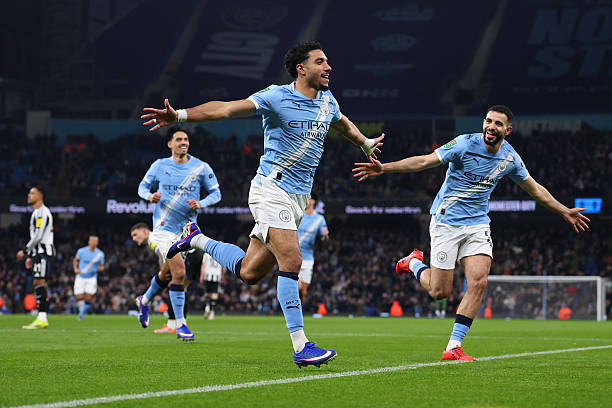 Pep Guardiola teki muutoksia Manchester Cityn avauskokoonpanoon